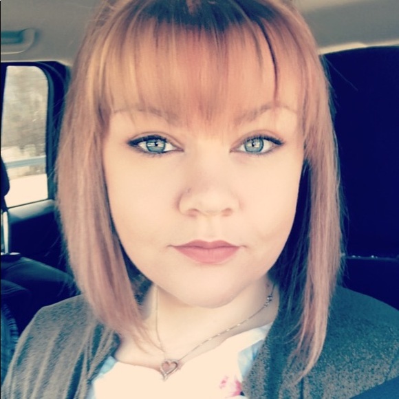 Meet your Posher, Ashley - Picture 2 of 2